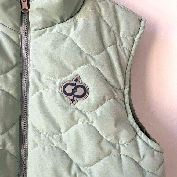 Destiny 2 Bungie Rewards Deep Stone Crypt Reversible Puffer Vest - Picture 4 of 11